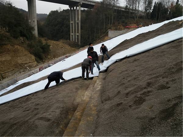 遵义绥阳水库堤坝防渗加固项目.jpg